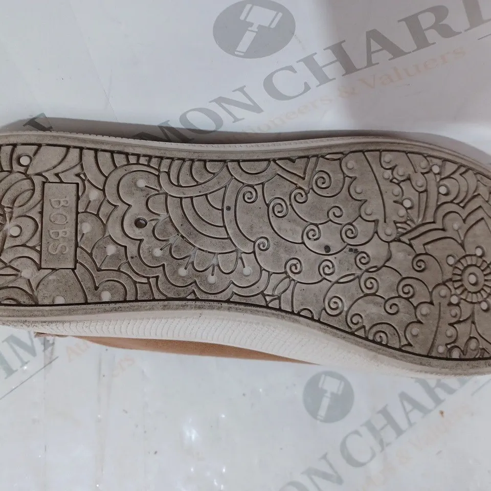 PAIR OF BOBS FROM SKECHERS MEMORY FOA LACE P TRAINERS IN TAN SIZE 6