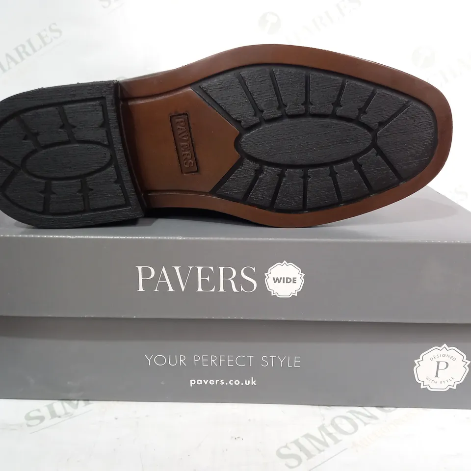 BOXED PAIR OF PAVERS SHOES IN BURGUNDY UK SIZE 7
