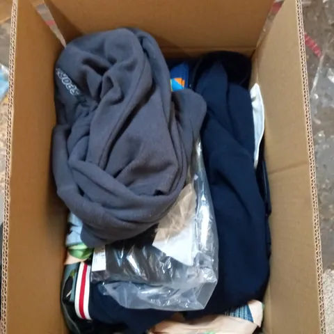 LOT OF ASSORTED CLOTHING ITEMS AND ACCESSORIES TO INCLUDE; T-SHIRTS, JUMPERS ETC