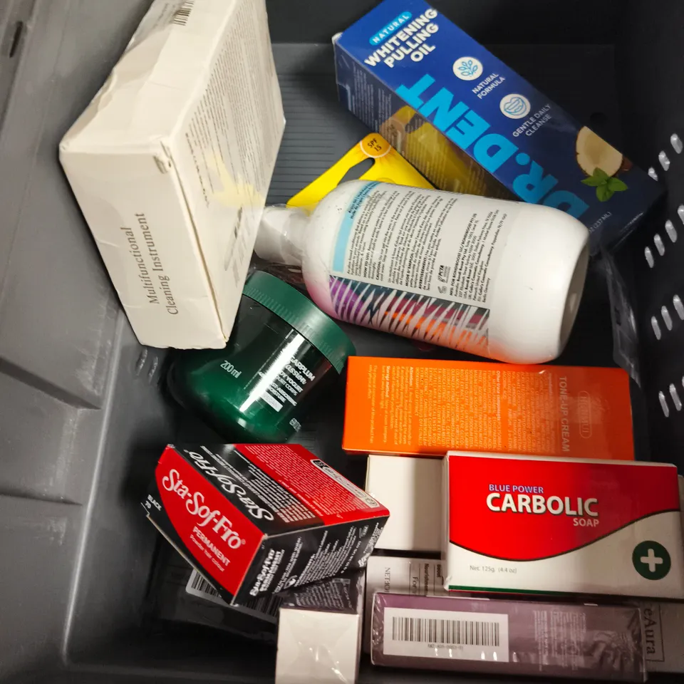 APPROXIMATEY 20 ASSORTED HEALTH AND BEAUTY PRODUCTS TO INCLUDE - STARFACE LIP BALM - PIXI ON THE GLOW HIGHLIGHT MOISTURE STICK - PUREOLOGY CONDITIONER - ETC