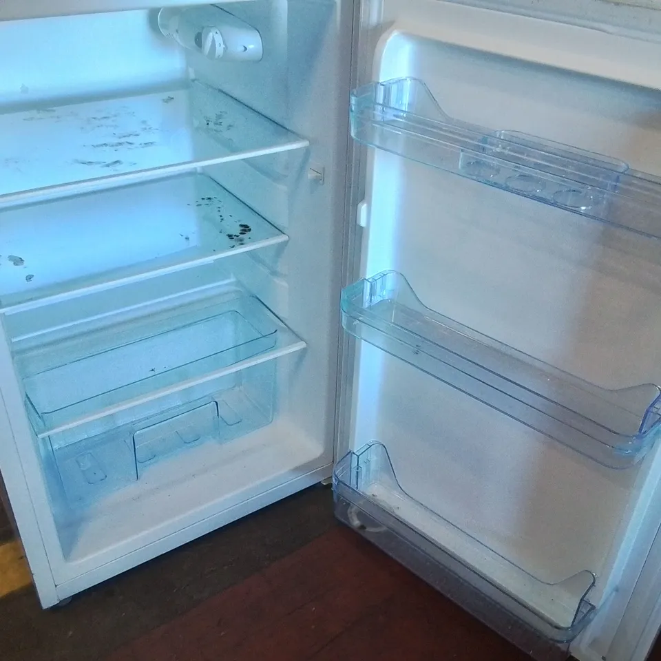 ICEKING FREESTANDING UNDER COUNTER FRIDGE IN WHITE