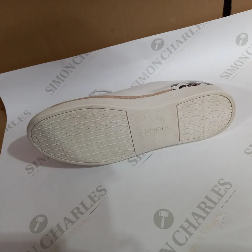 BOXED VIONIC SIZE 5 1/2 WHITE AND COW PRINT LACE UP TRAINERS  