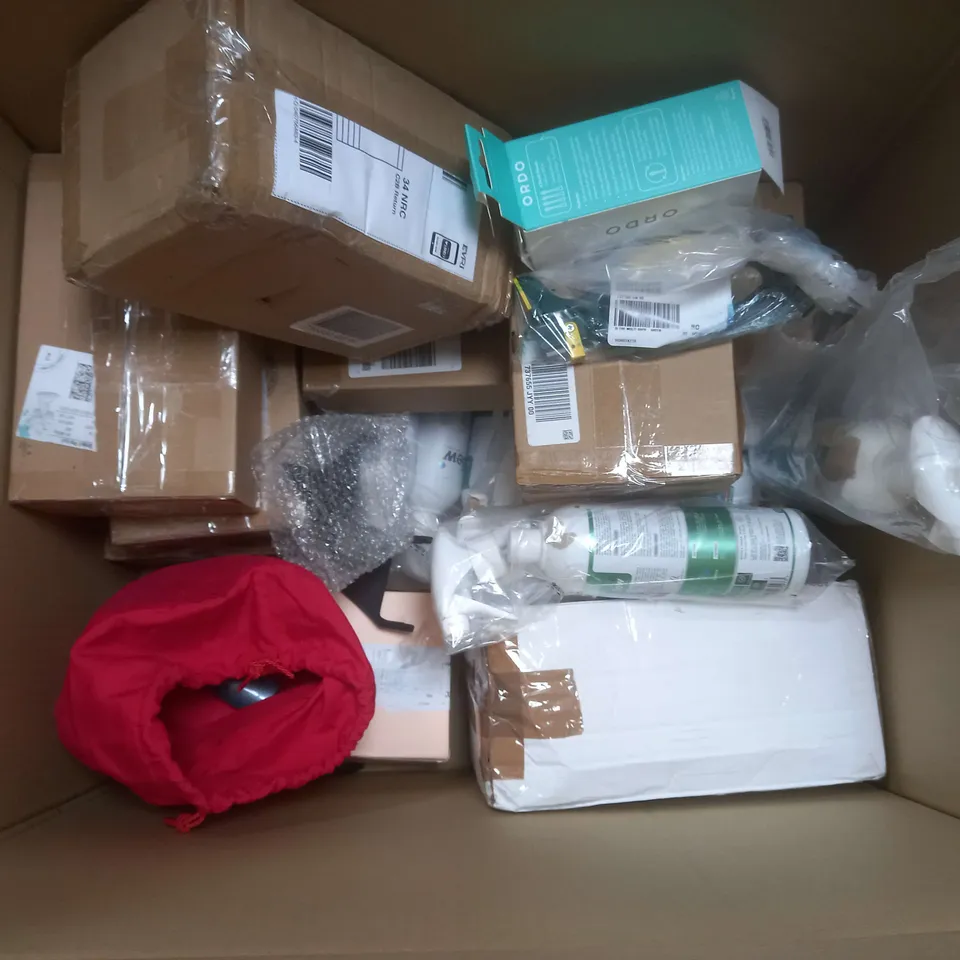 BOX OF APPROXIMATELY 10 ASSORTED ITEMS TO INCLUDE - SMARTBUD , ELEMIS CLEANSING BALM , DEW DISINFECTANT ETC