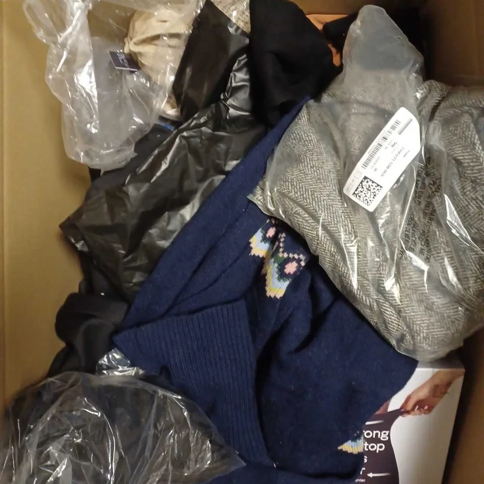 BOX OF APPROXIMATELY 20 ASSORTED CLOTHING AND FASHION ITEMS IN VARIOUS STYLES, SIZES, AND COLOURS