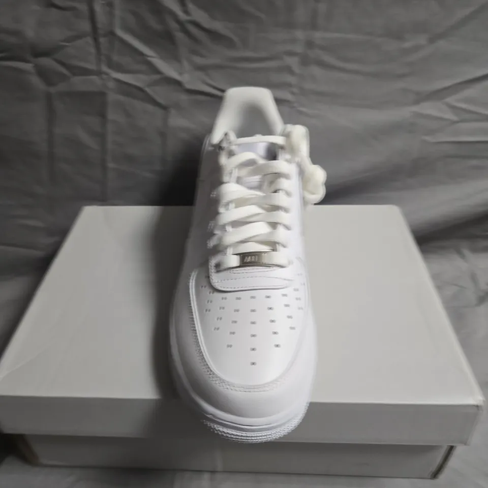 BOXED PAIR OF NIKE AIR FORCE 1'07 TRAINERS - UK SIZE 9