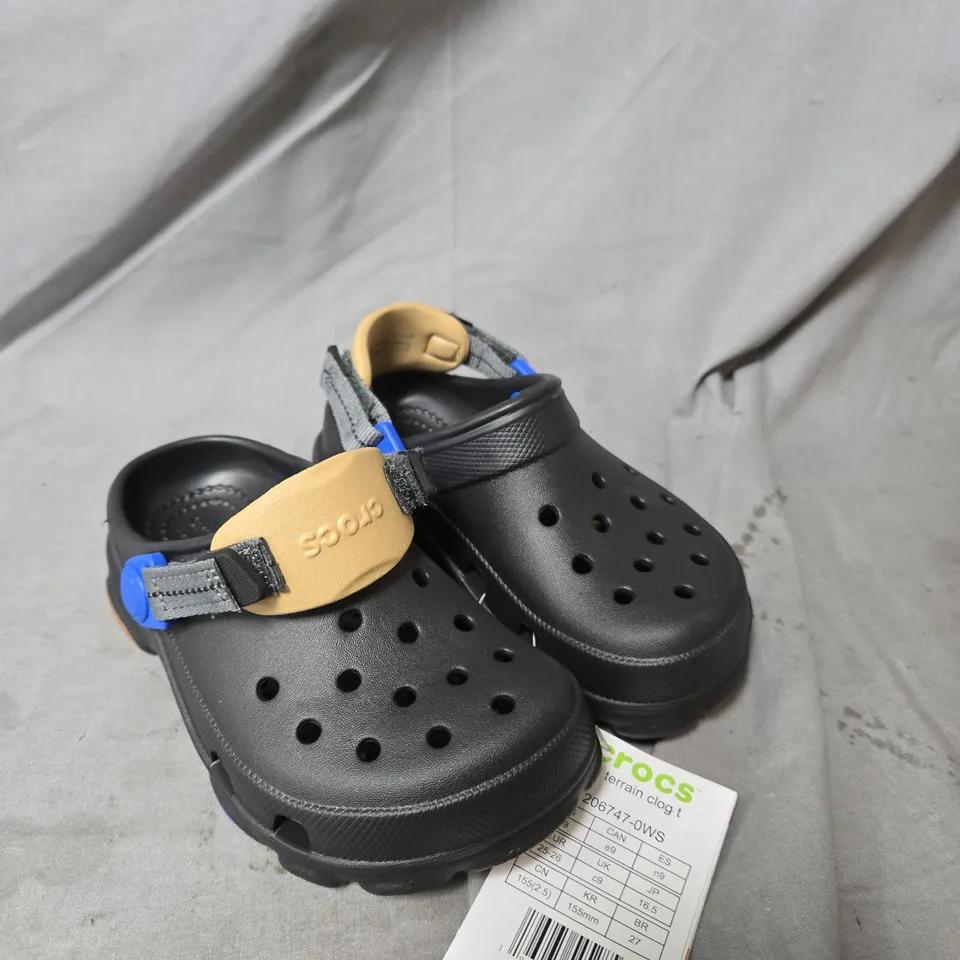 CROCS ALL TERRAIN TODDLER CLOGS – BLACK/GUM WITH TAN STRAP, UK 9 YOUNGER