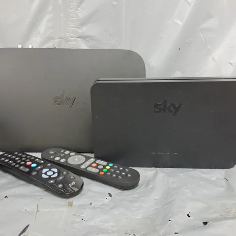 APPROXIMATELY 10 ASSORTED HOUSEHOLD ITEMS TO INCLUDE SKY WI-FI ROUTER, ETC