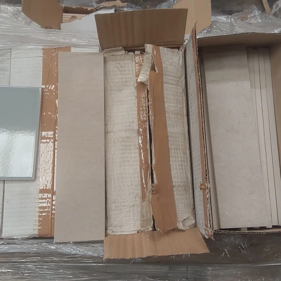 PALLET CONTAINING A LARGE QUANTITY OF BRAND NEW TILES