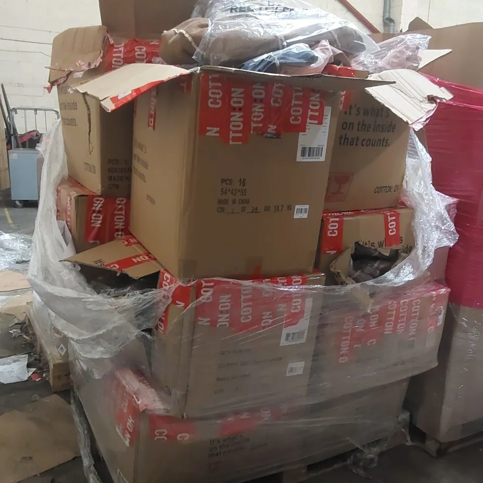 PALLET CONTAINING A LARGE QUANTITY OF BRAND NEW PRODUCTS INCLUDING: ASSORTED CLOTHING, SWEATSHIRTS, CAPS, SHIRTS, JACKETS ECT