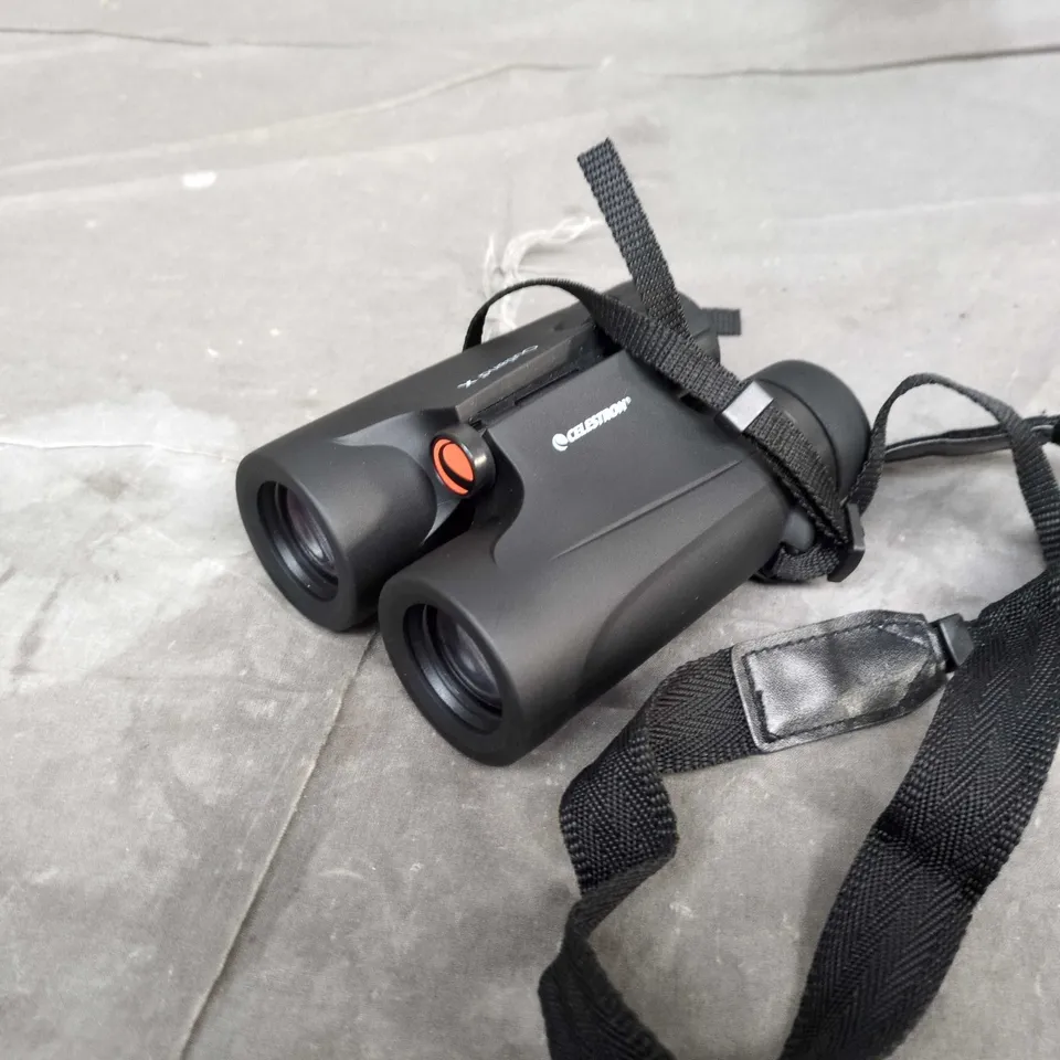 CELESTRON BIRDER'S STARTER KIT WITH OUTLAND X 8X32 BINOCULAR