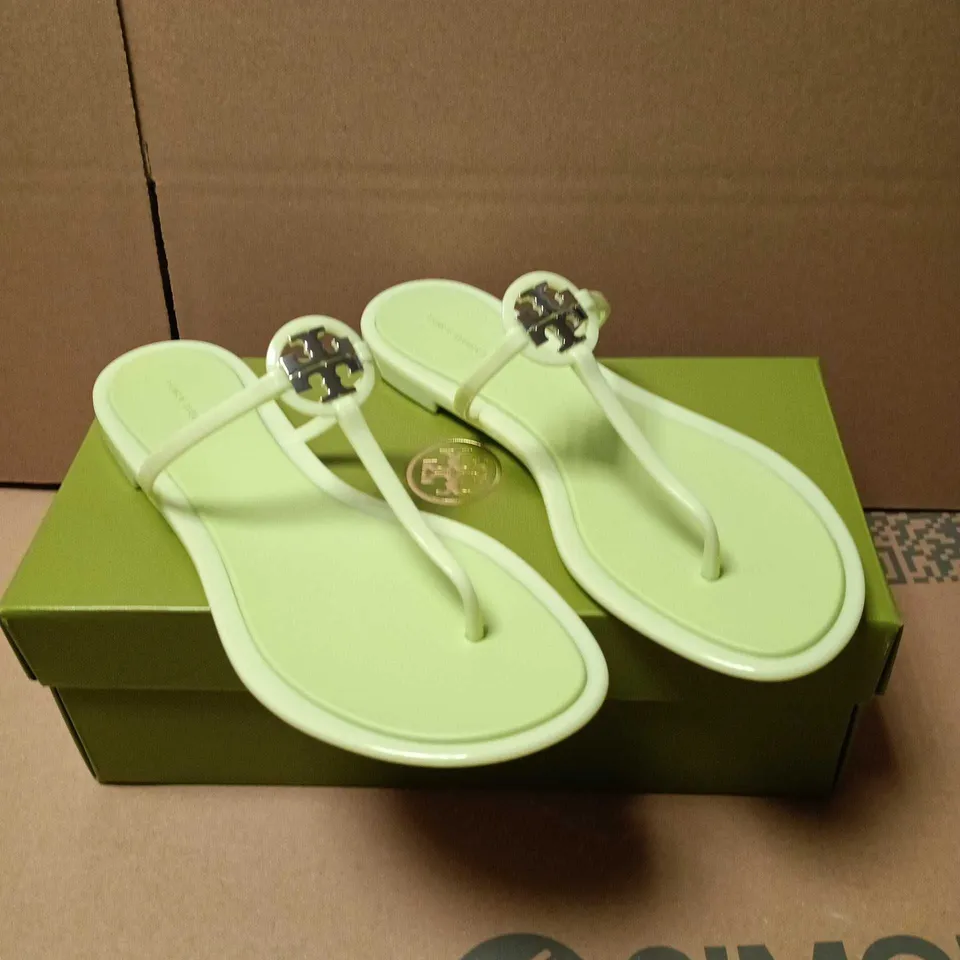 TORY BURCH MINT GREEN LOGO JELLY FLIP FLOPS – WOMEN'S SANDALS SIZE 8 US
