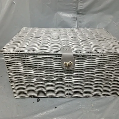 ARPAN GREY WICKER BASKET WITH LOCK 