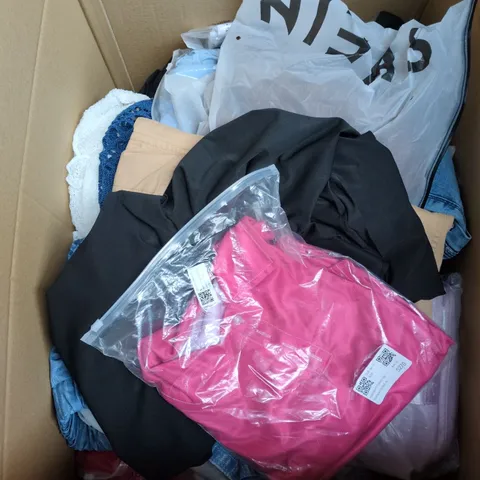 BOX OF APPROXIMATELY 25 ASSORTED CLOTHING ITEMS IN VARIOUS STYLES , COLOURS AND SIZES