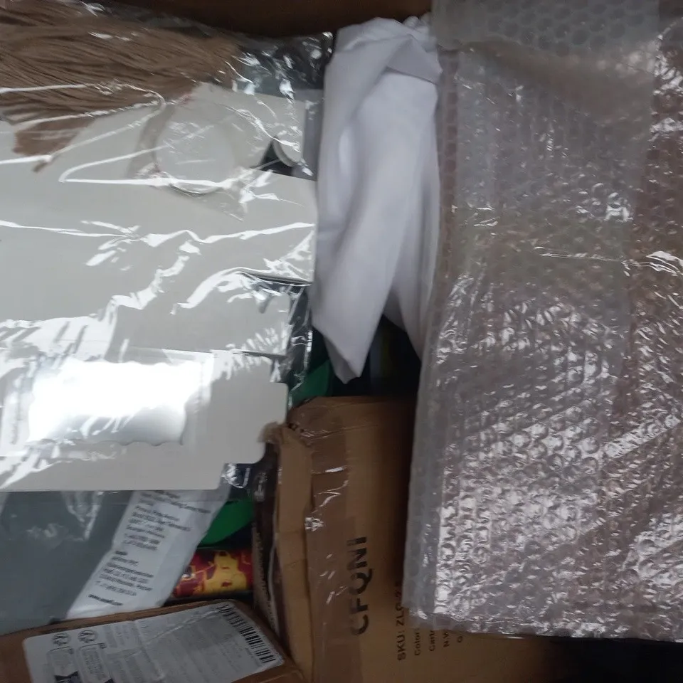 BOX OF APPROXIMATELY 15 ASSORTED HOUSEHOLD ITEMS