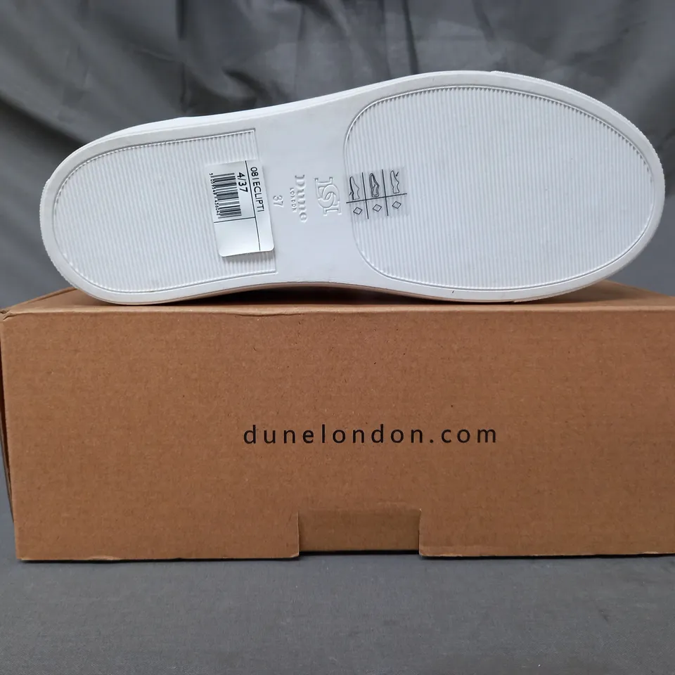 BOXED PAIR OF DUNE LONDON STAR EMBROIDERED TRAINERS IN WHITE SIZE 4