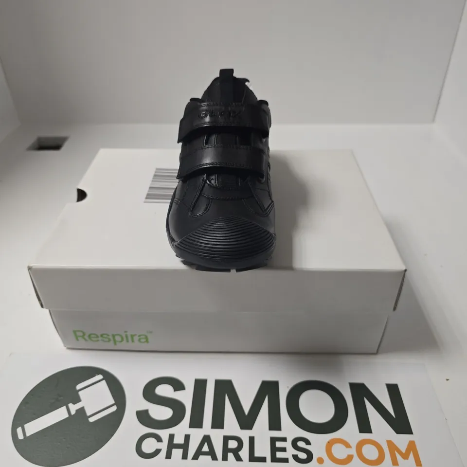 BOXED PAIR OF GEOX SAVAGE SNEAKERS IN BLACK - UK 5
