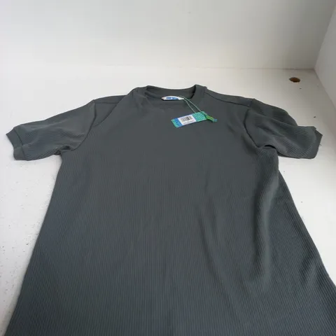 URBAN THREADS GREY RIBBED T-SHIRT – UK SIZE SMALL 