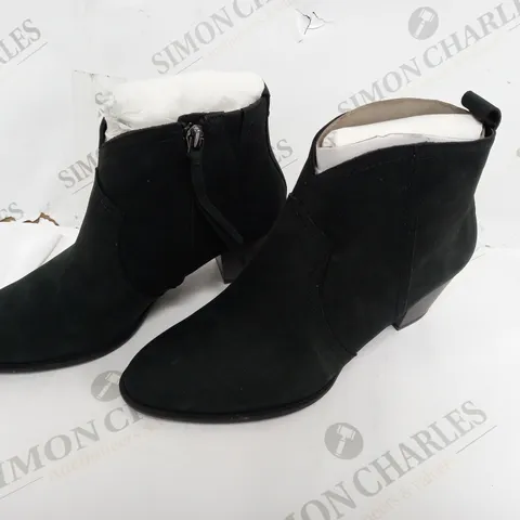 VIONIC RAINA BLACK BOOTS - SIZE 6