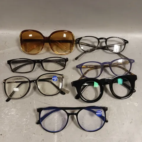 APPROXIMATELY 15 ASSORTED GLASSES/SUNGLASSES IN VARIOUS DESIGNS 