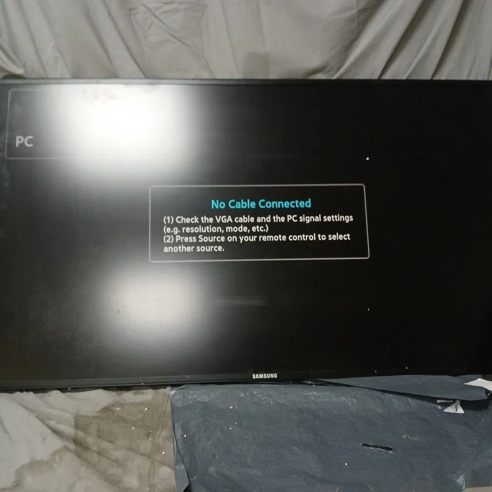 SAMSUNG COLOUR DISPLAY UNIT – PC INPUT, 'NO CABLE CONNECTED' SCREEN LED DISPLAY 49 48.5IN NO ACCESSORIES