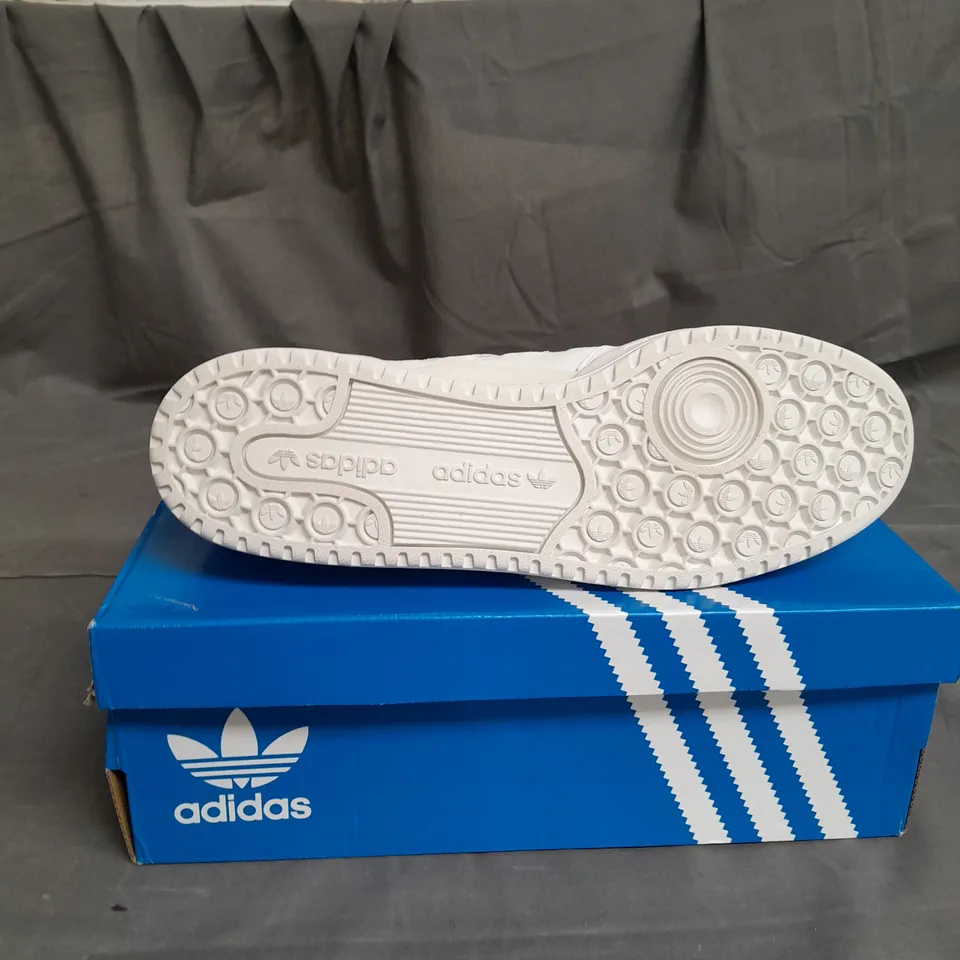 BOXD PAIR OF ADIDAS FORUM LOW SHOES SIZE 12