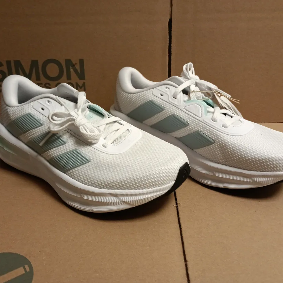 BOXED PAIR OF ADIDAS GALAXY 7 TRAINERS IN WHITE/MINT SIZE UK 5.5