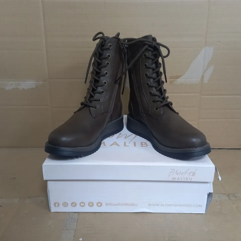BOXED BLOWFISH MALIBU BOOTS IN BROWN SIZE 6