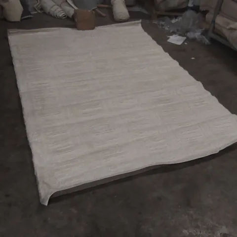 QUALITY DESIGNER FLUFFY RUG - APPROXIMATELY 277 x 196cm