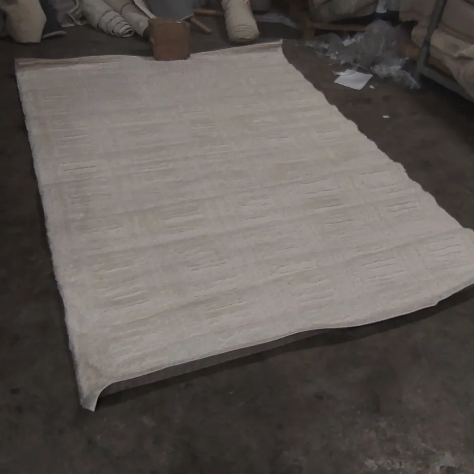 QUALITY DESIGNER FLUFFY RUG - APPROXIMATELY 277 x 196cm