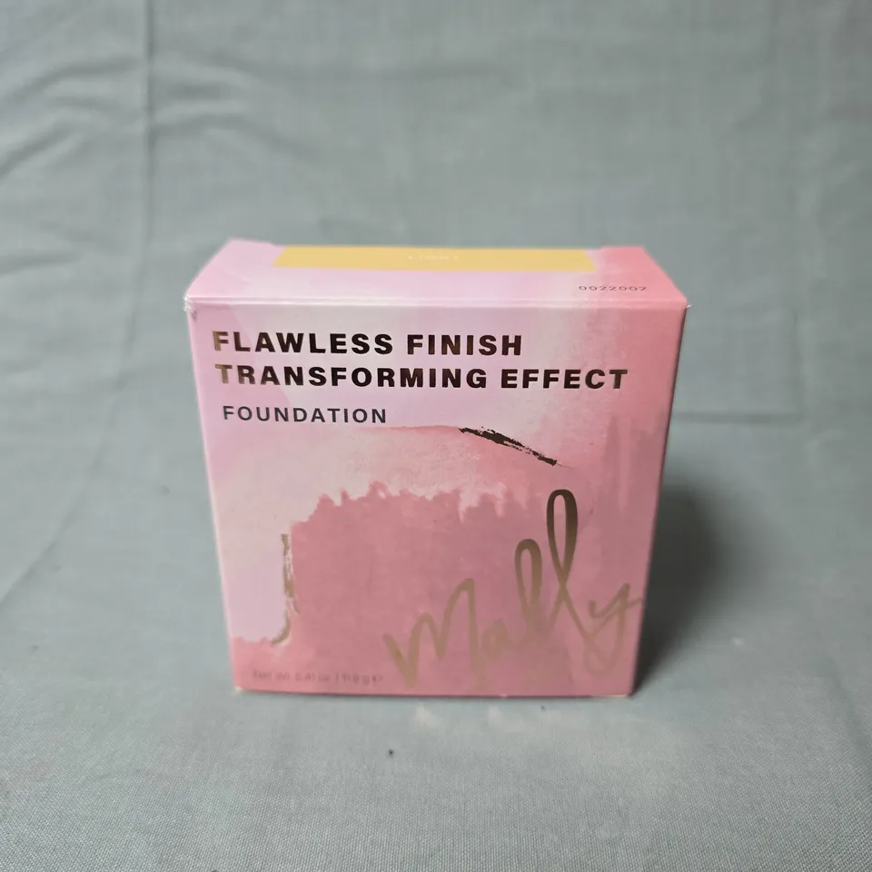 FLAWLESS FINISH TRANSFORMING EFFECT FOUNDATION (LIGHT) – PINK BOX WITH ROUND COMPACT