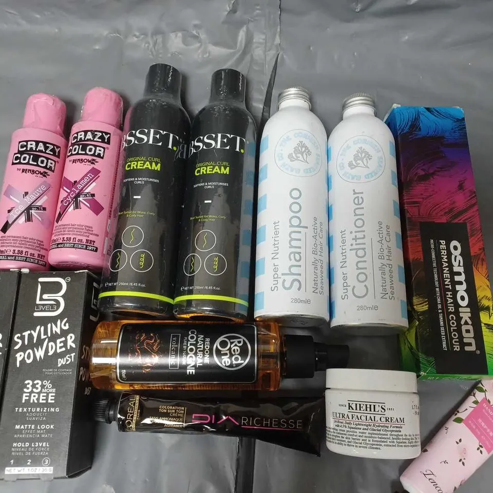 LOT 0F APPROXIMATELY 25 ASSORTED HEALTH AND BEAUTY ITEMS TO INCLUDE CRAZY COLOUR HAIR CREAM, BSSET ORIGINAL CURL CREAM AND LEVEL3 STYLING POWDER DUST