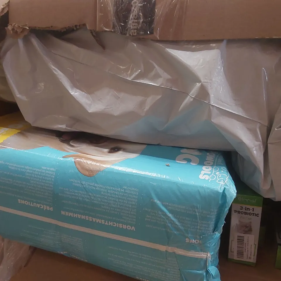 PALLET CONTAINING A VERY LARGE QUANTITY OF ASSORTED PET PRODUCTS