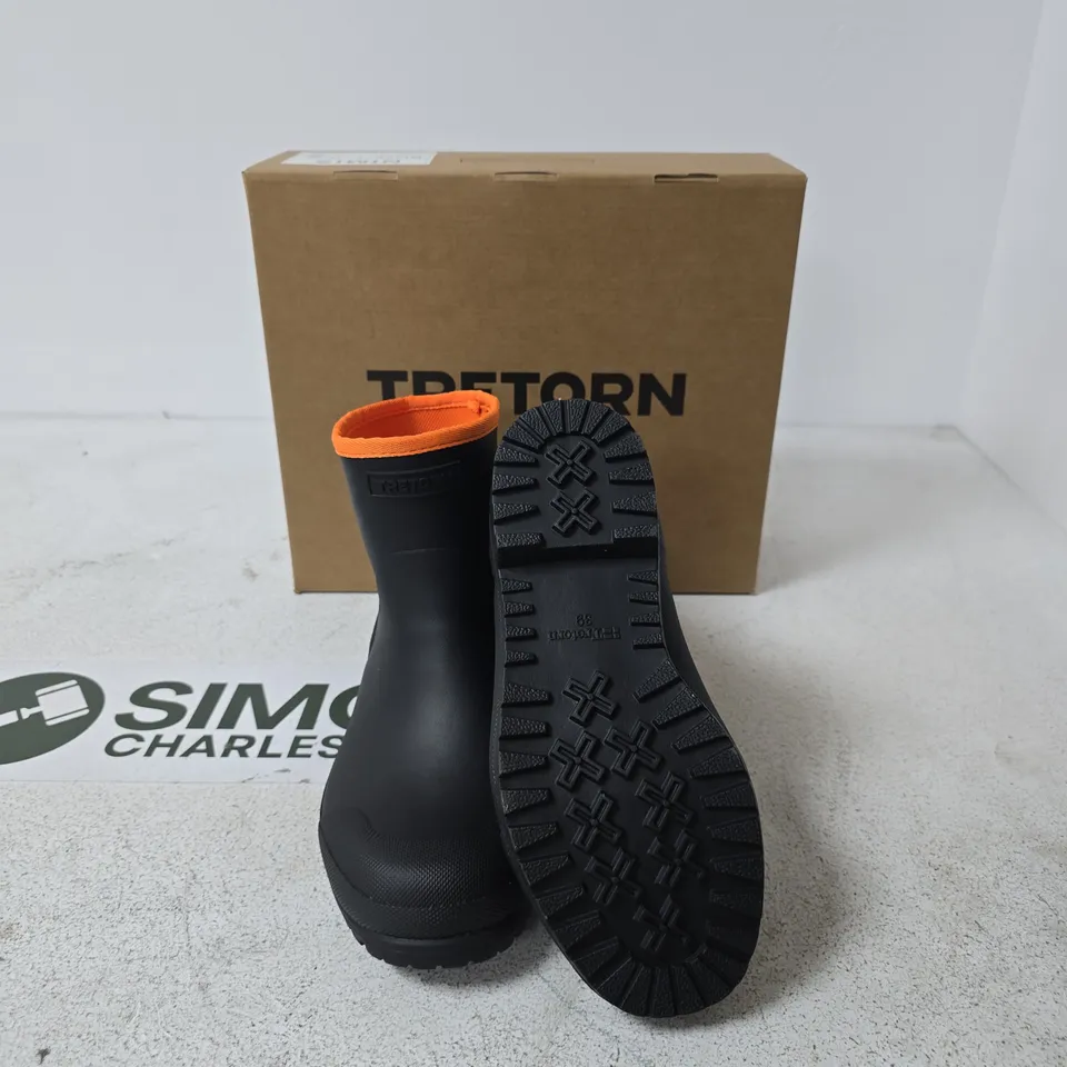 BOXED TRETORN NIMIS BLACK RUBBER BOOT, UK 6 (EU 39)