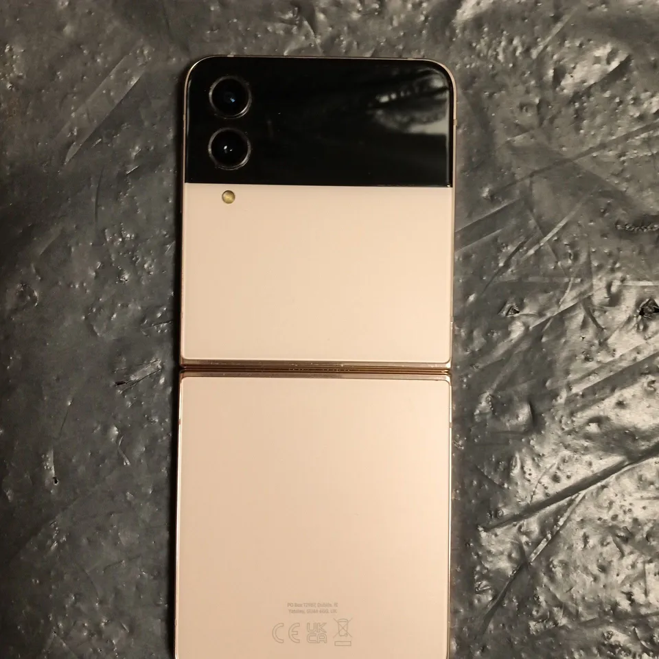 SAMSUNG GALAXY FLIP SMARTPHONE 