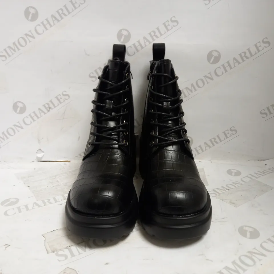 KOI VEGAN SNAKESKIN PLATFORM BOOTS UK SIZE 4