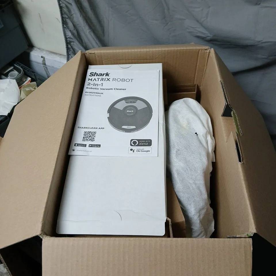 OUTLET SHARK PLUS 2 IN 1 SELF EMPTY ROBOT VACUUM & MOP BOXED