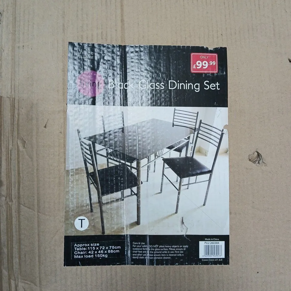 BLACK GLASS DNING TABLE / COLLECTION ONLY 