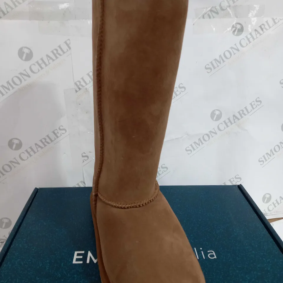 EMU ORIGINALS COLLECTION TAN STINGER HI WATER RESISTANT BOOT - SIZE 6