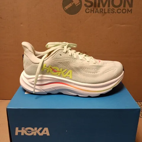 HOKA CLIFTON 10 WIDE WOMEN'S RUNNING SHOES – UK4 (US6), LIGHT GREEN/WHITE, BOXED