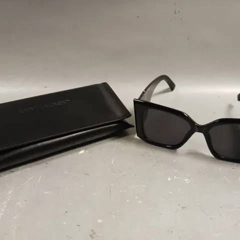 SAINT LAURENT LARGE BLACK FAMED SUNGLASSES 