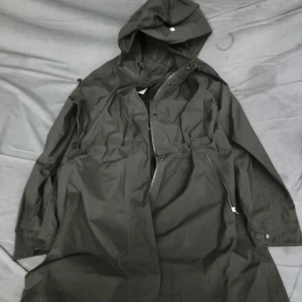 SWEATY BETTY GUIDE WATERPROOF PARKA IN KHAKI - SIZE L