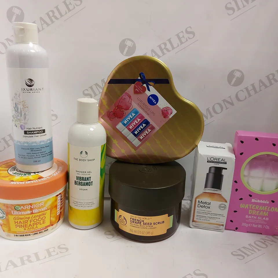 BOX OF APPROX 20 COSMETIC ITEMS TO INCLUDE L`OREAL METAL DETOX OIL, NIVEA LIP BALM SET, LUXURIANT SHAMPOO