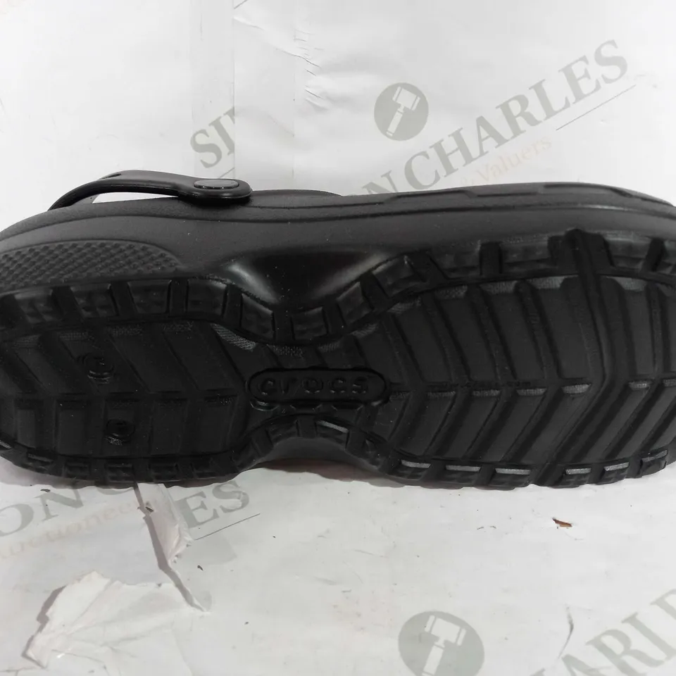 PAIR OF CROCS SPECIALIST II CLOGS IN BLACK- UK M10/W11