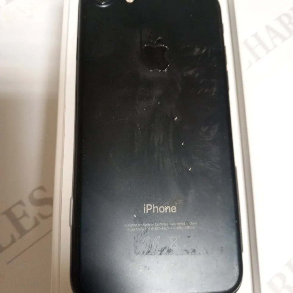 BOXED APPLE IPHONE 7 MOBILE PHONE