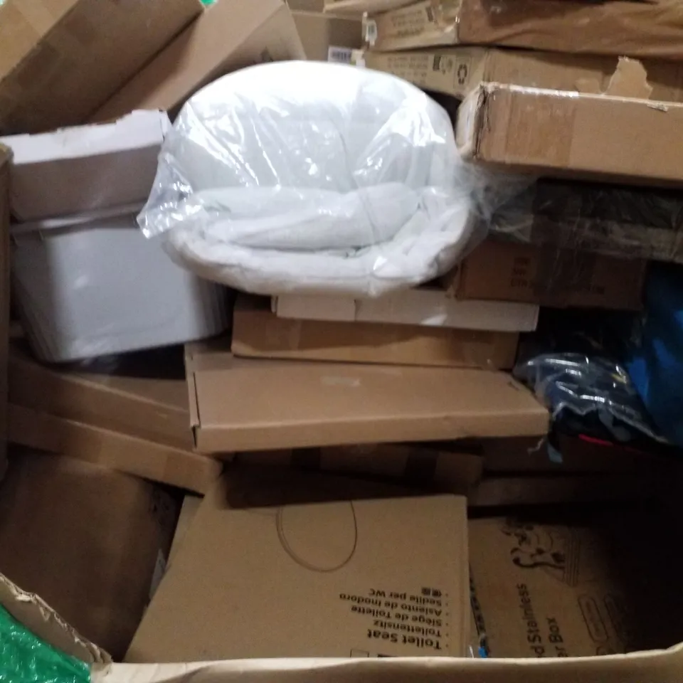 PALLET CONTAINING ASSORTED PRODUCTS TO INCLUDE STEAM CLEANER, BED SHEETS, TOILET SEATS, BABY BOOSTER SEAT, CAT LITTER BOX