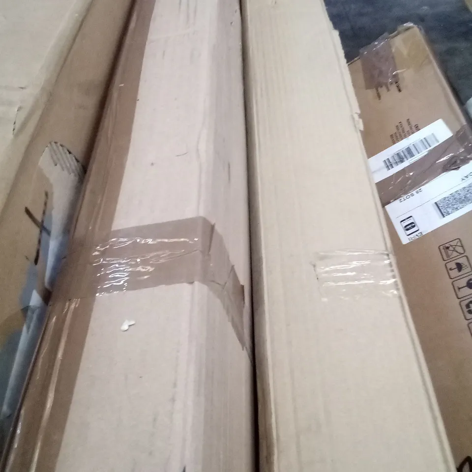 BOXED WHITE FLATPACK FURNITURE - ITEM UNSPECIFIED 
