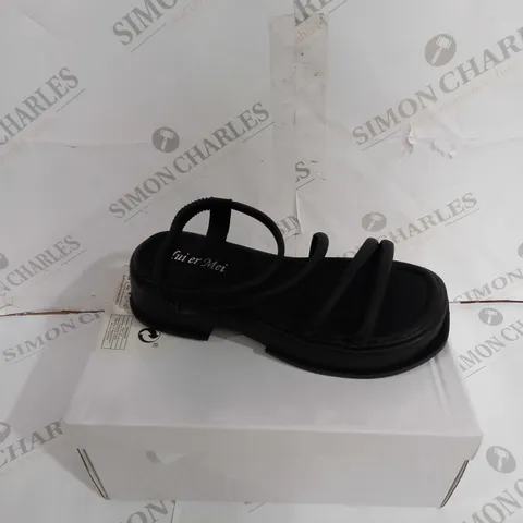 BOXED PAIR OF HUI ER MEI SIZE 38 BLACK HEELED SANDEL