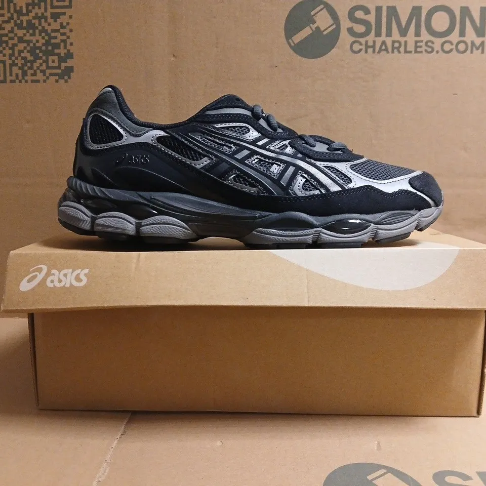 BOXED PAIR OF ASICS GEN-NYC TRAINERS IN BLACK/GREY SIZE UK 8
