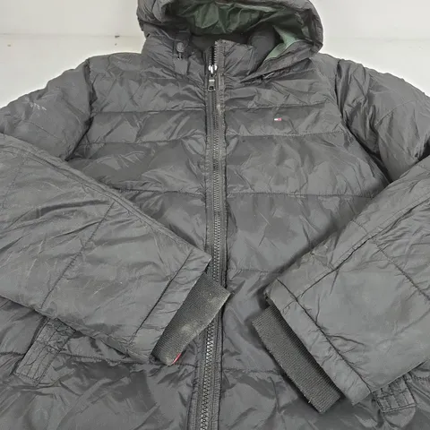 TOMMY HILFIGER HOODED PUFFER JACKET – SIZE LARGE 