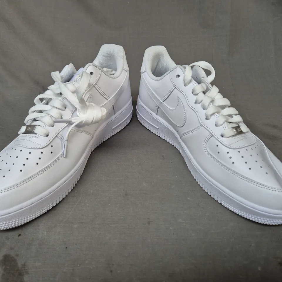 PAIR OF NIKE AIR FORCE 1 SHOES IN WHITE UK SIZE 10